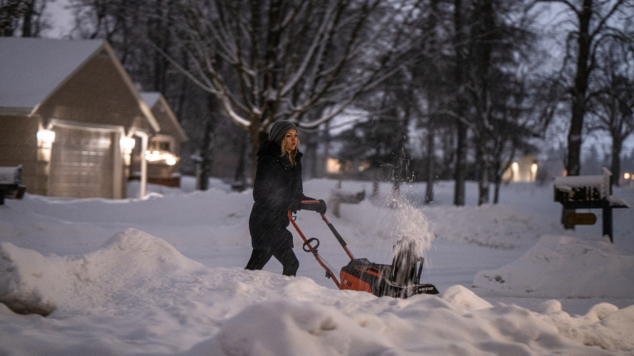 Snow Blowers and Snow Removal Equipment - Ariens