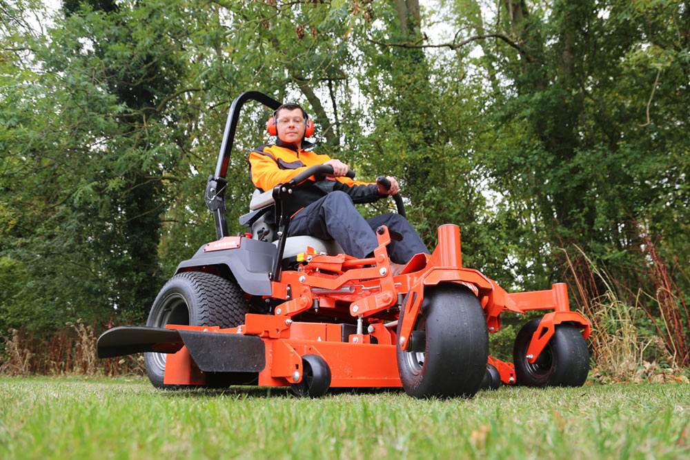 AriensCo introduces new Zenith zeroturn at Saltex Ariens